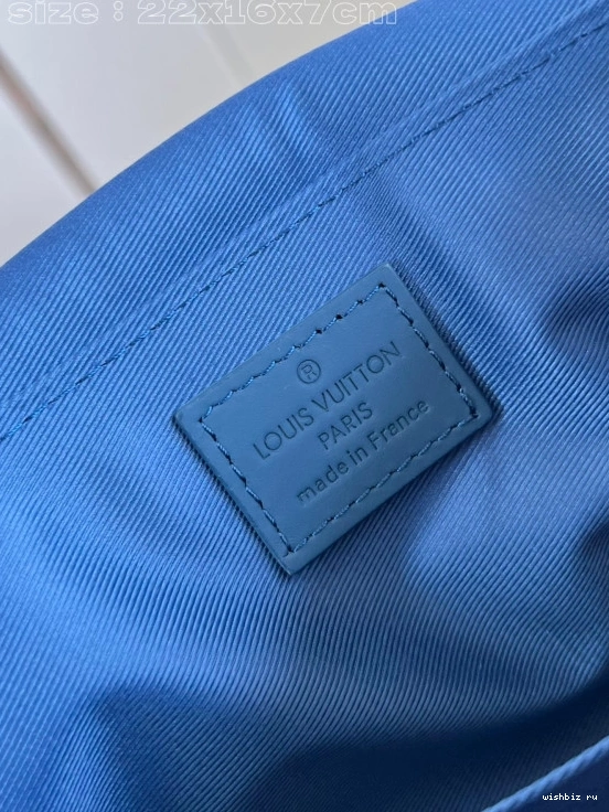 WIS Messenger Takeoff LOUIS PM-22*16.5*7CM VUITTON 0226